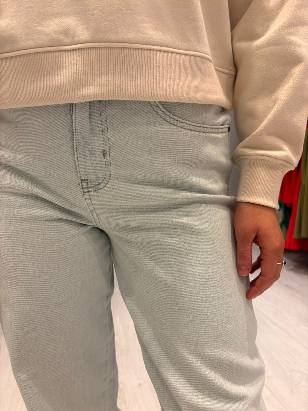 Yaya Light Wash Barrel Jeans