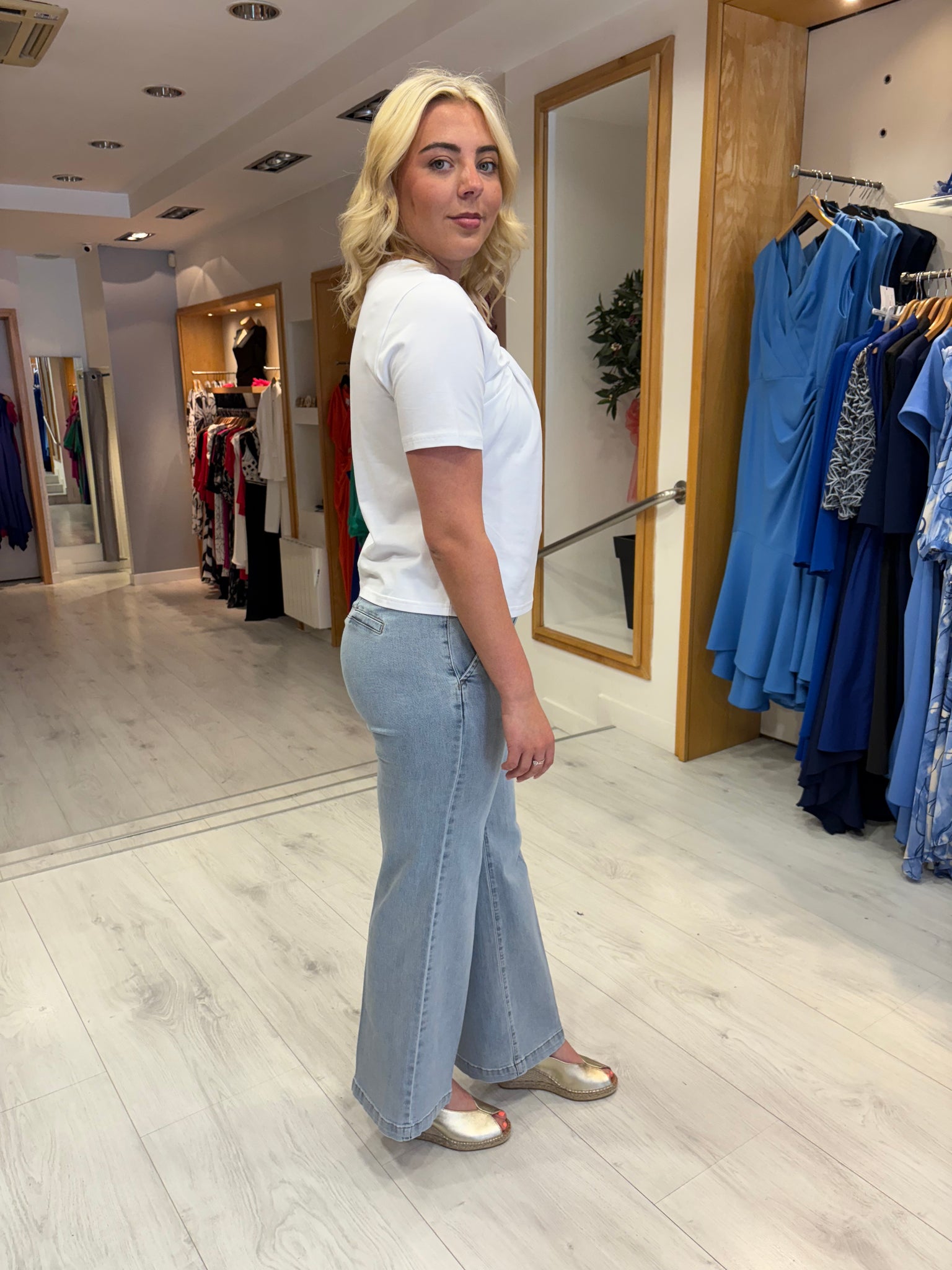 My Essential Lara Light Blue Jean