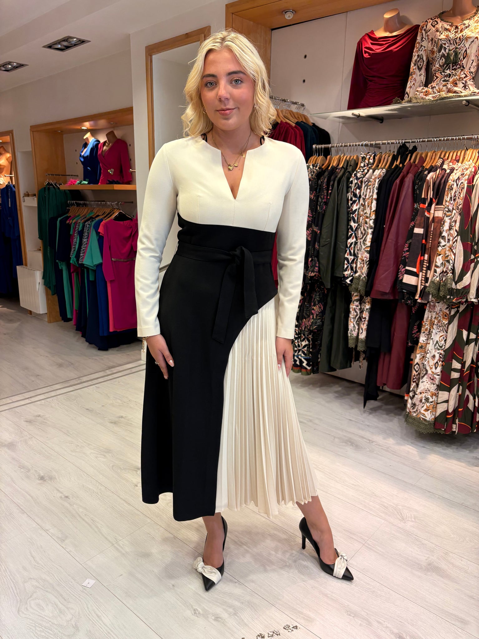 Arggido Monochrome Pleated Midi Dress with Belted Waist