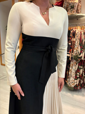 Arggido Monochrome Pleated Midi Dress with Belted Waist