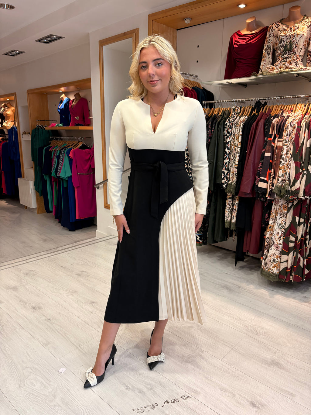 Arggido Monochrome Pleated Midi Dress with Belted Waist