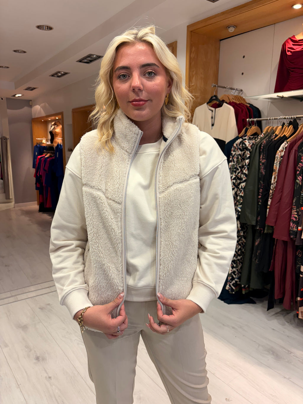 Hv Polo Cream Faux-Fur Zip Gilet