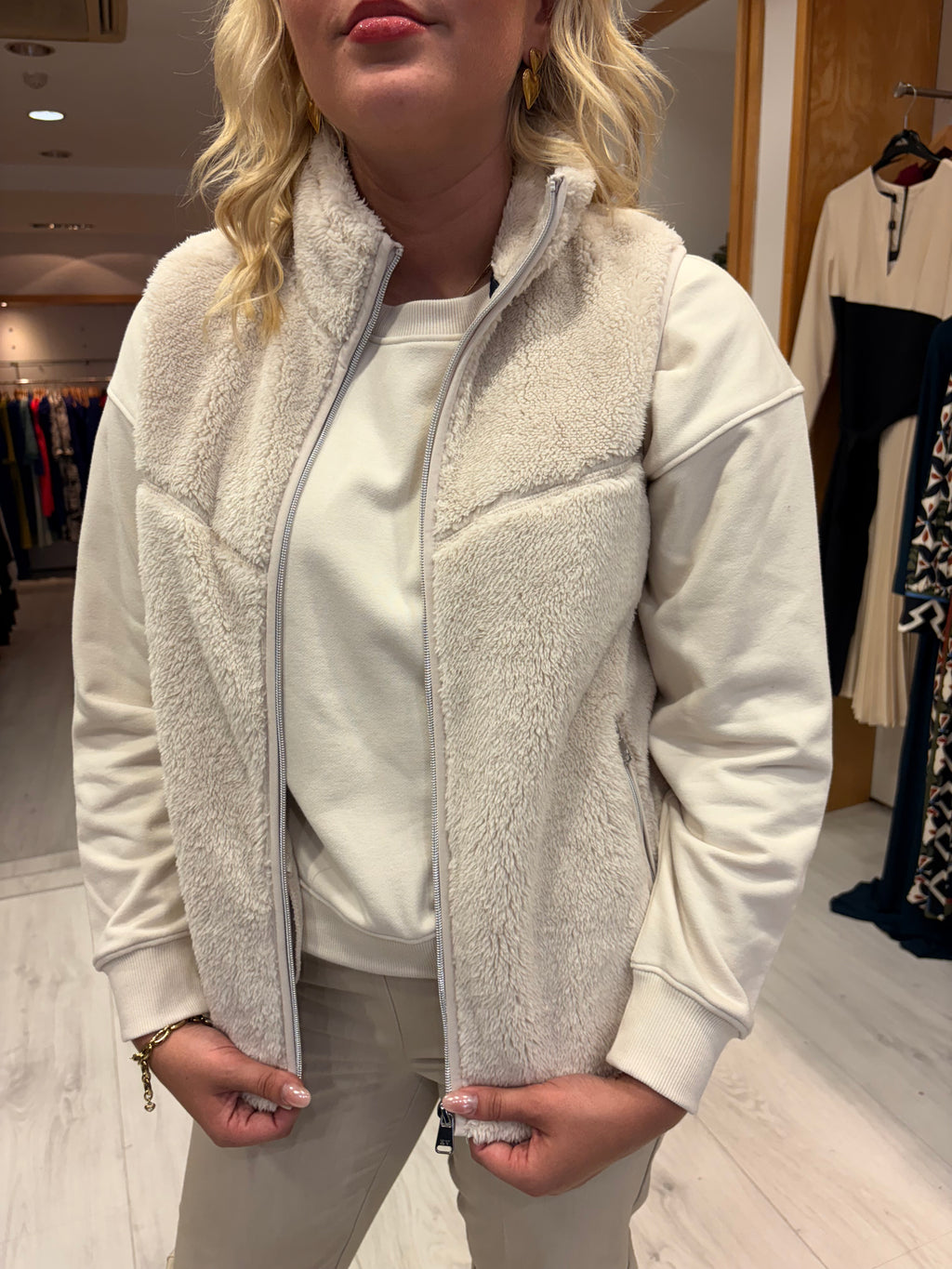 Hv Polo Cream Faux-Fur Zip Gilet