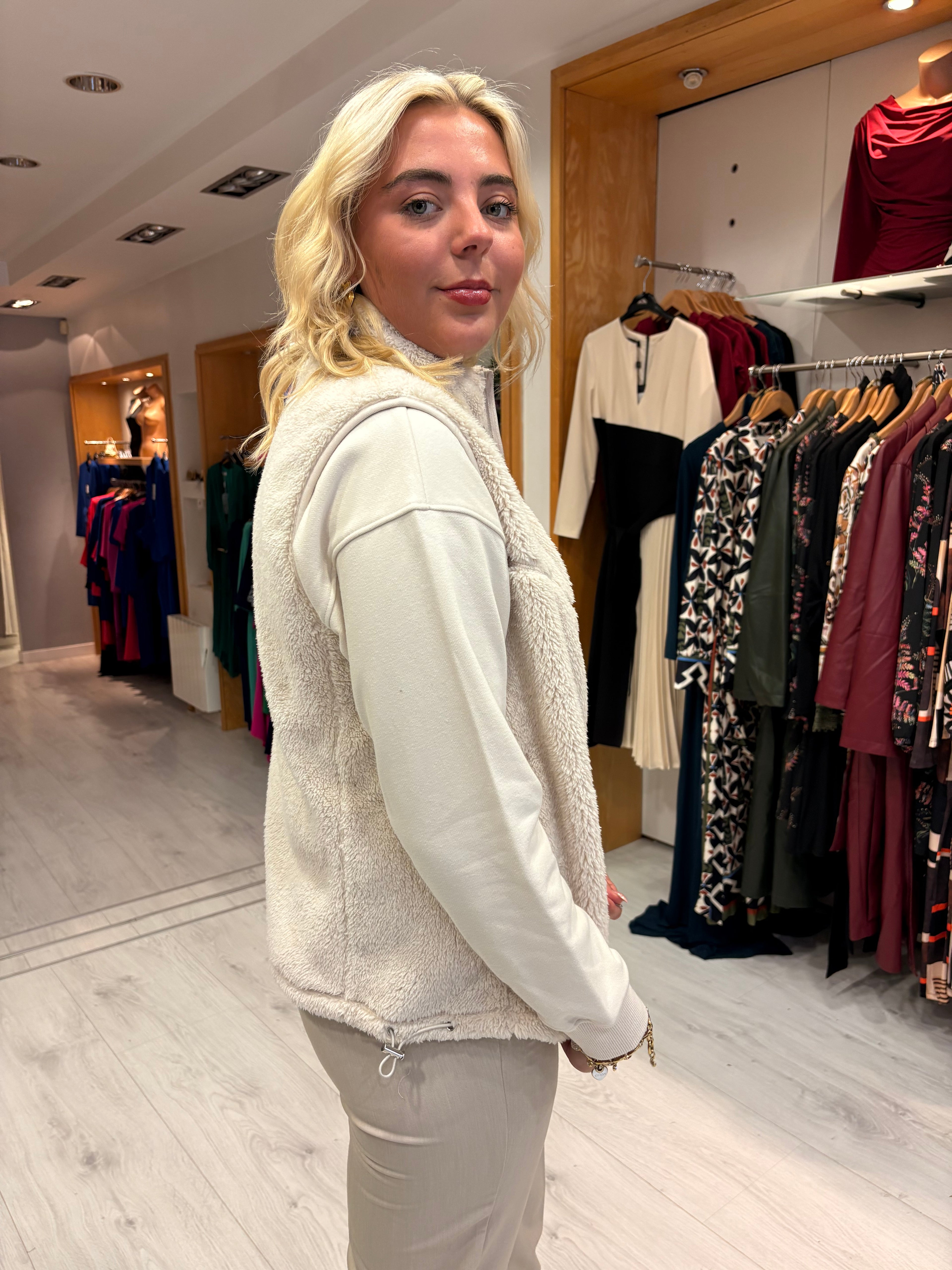 Hv Polo Cream Faux-Fur Zip Gilet