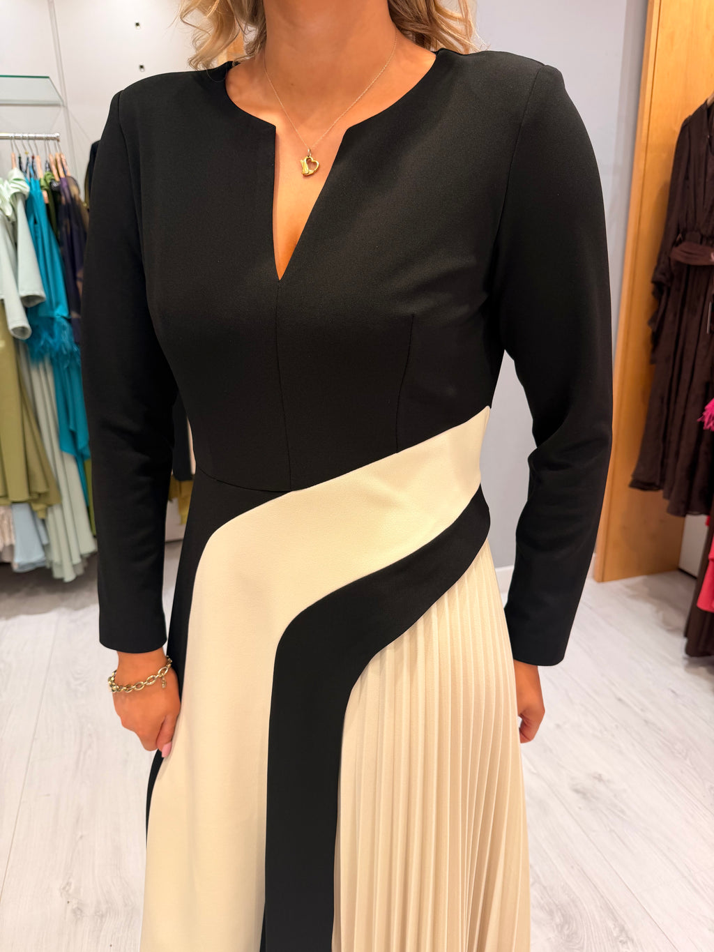 Arggido Black Pleated Dress