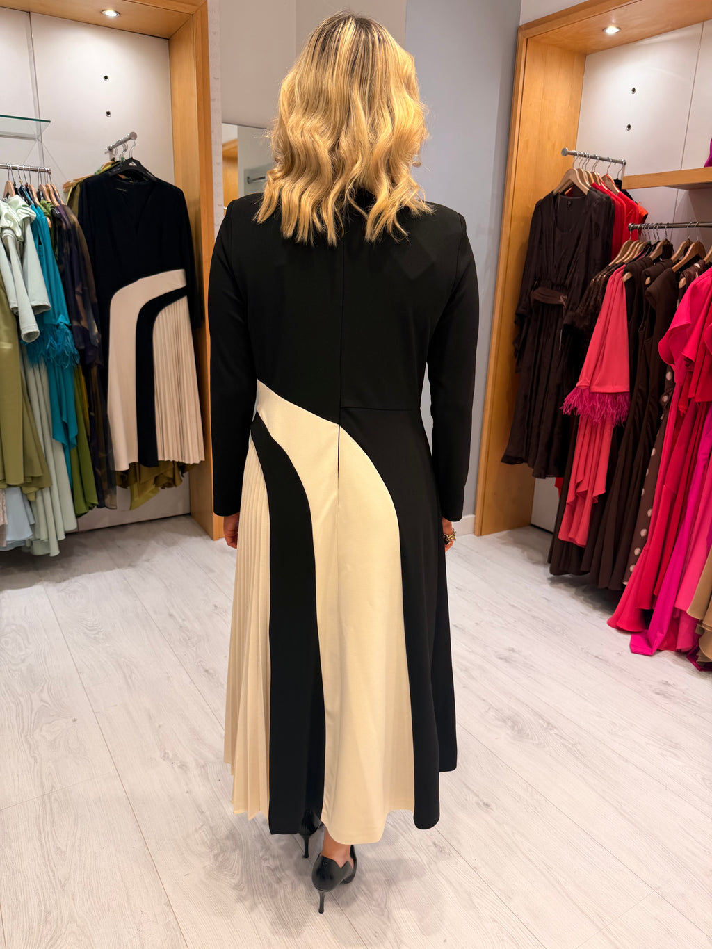 Arggido Black Pleated Dress