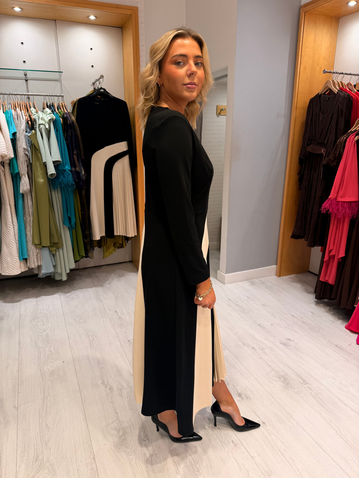 Arggido Black Pleated Dress