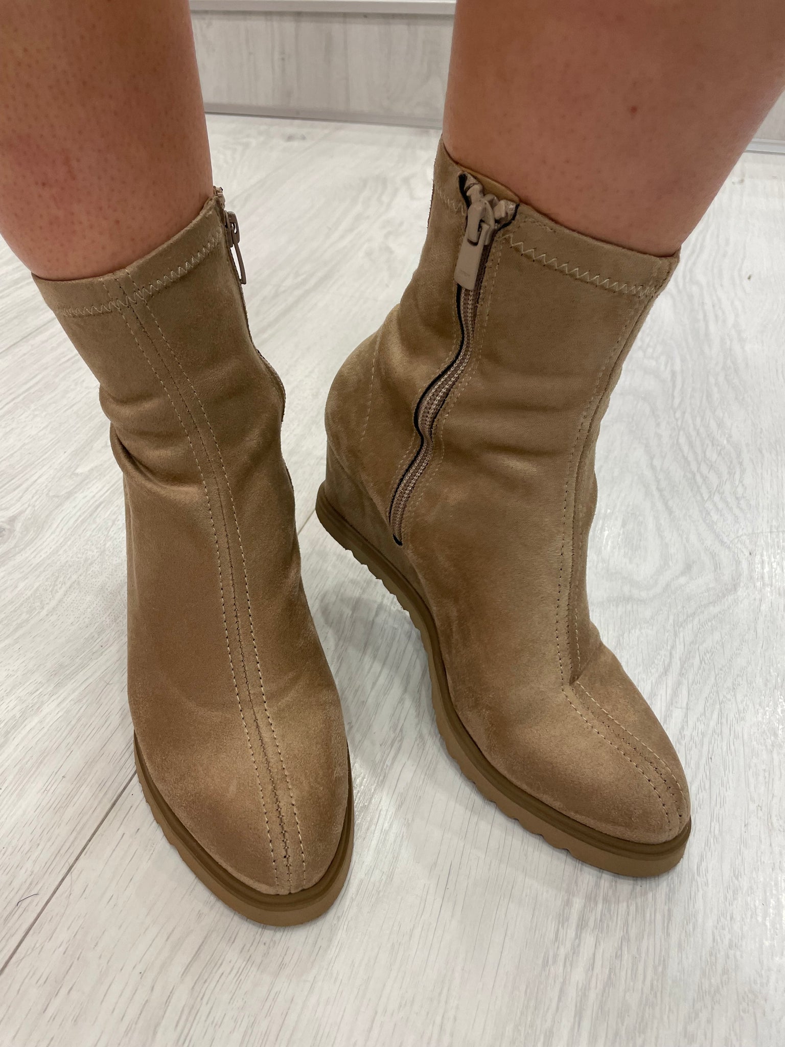 Viguera Suede Sock Boots in Sand