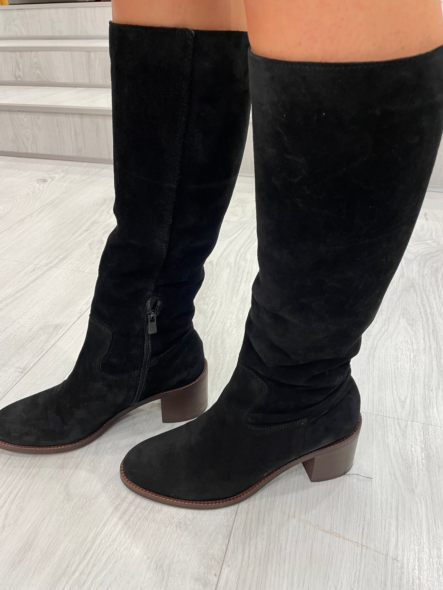 Viguera Western Suede Boots in Black