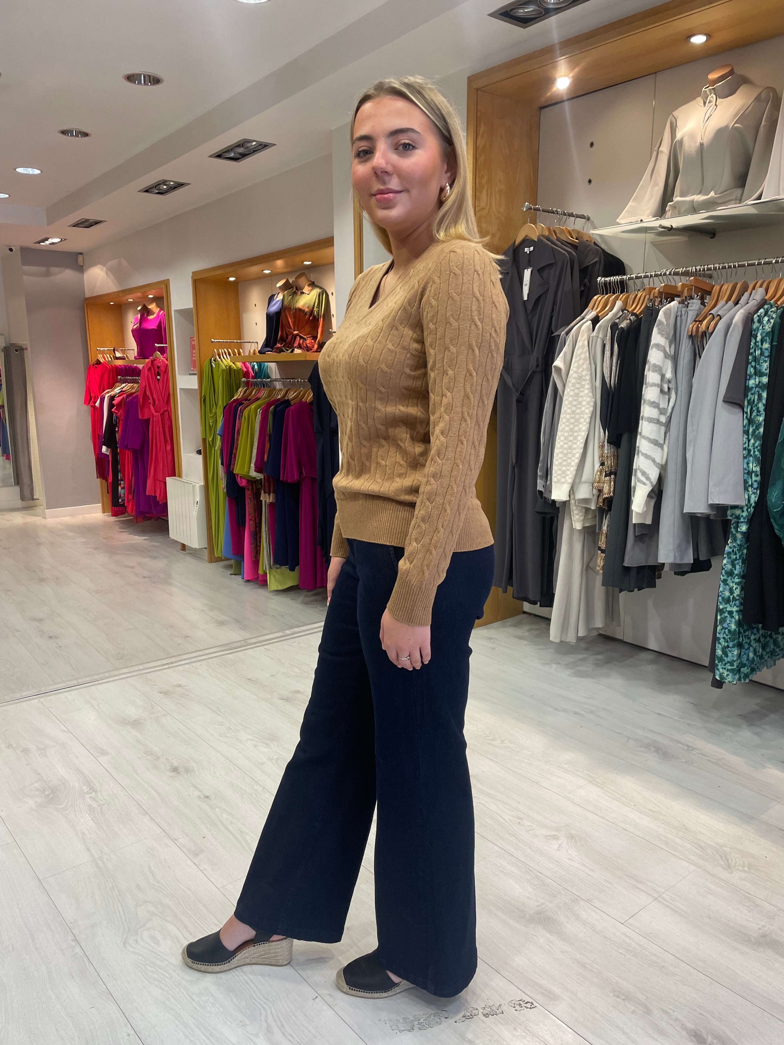 Hv Polo Celia Sand V-Neck Knit