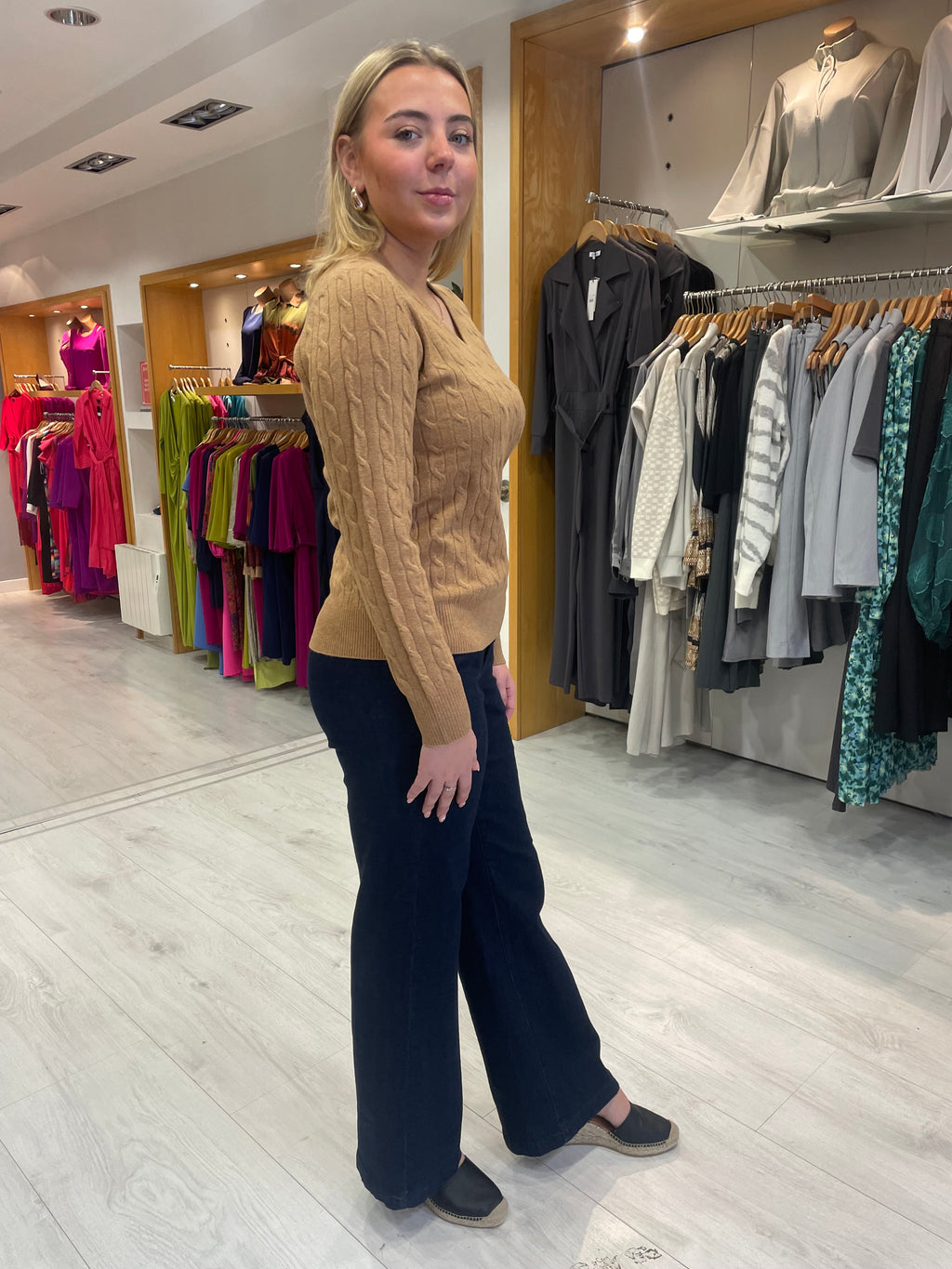 Hv Polo Celia Sand V-Neck Knit