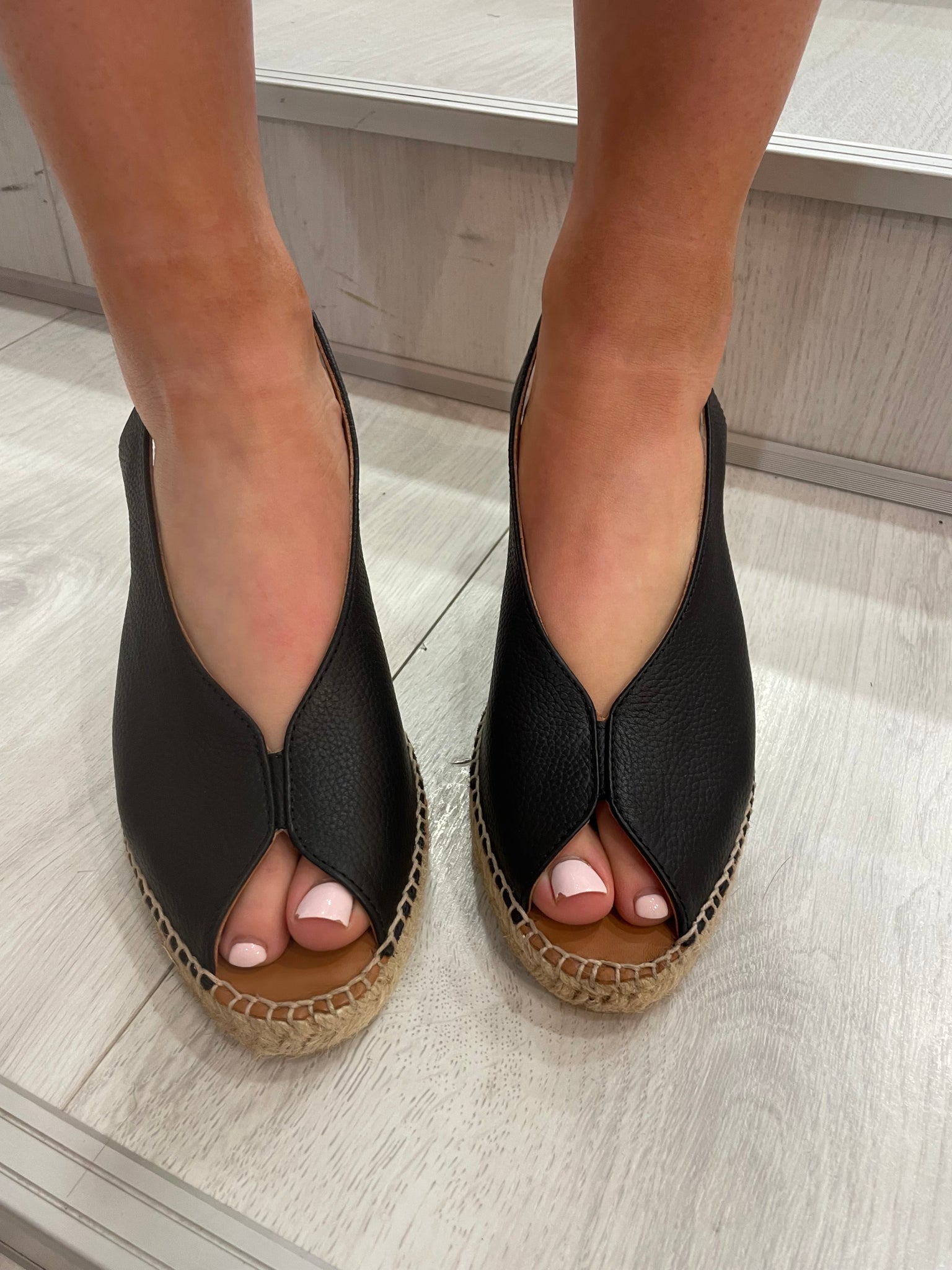 Viguera Black Wedge