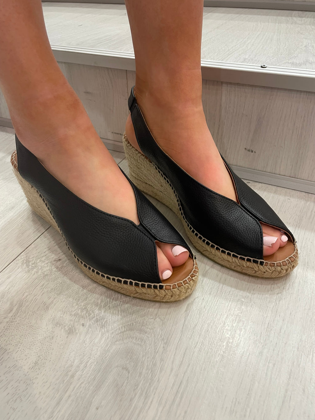 Viguera Black Wedge
