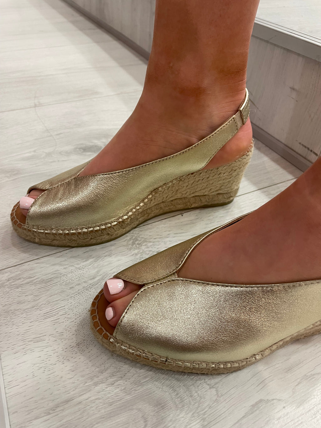 Viguera Gold Wedge